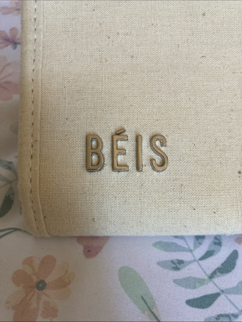 BÉIS 'The Dope Kit' in Beige - Hanging Travel Jewelry Organizer - Picture 3 of 5